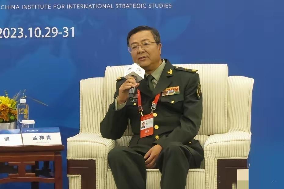 香会开幕，西方记者的长枪短炮早就对准了会场，等着捕捉剑拔弩张的镜头。这回，中方代