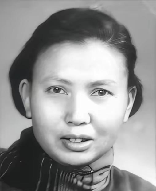 1941年，21岁的女战士莫林被活埋前，敌人竟突然问：“你认识莫林吗？”，莫林一