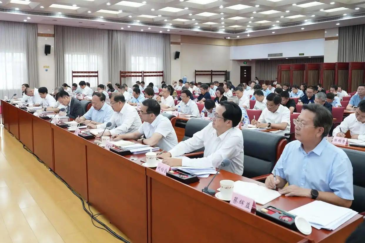 政策不再“打哑谜”！四月会议罕见点名“生猪”，透露了什么信号？政策真的变了。以