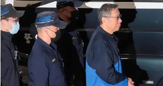 突发！柯文哲一审被判17年，彻底无缘2028岛内算是彻底炸锅了！刚刚，台