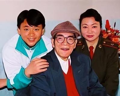 1980年，47岁的著名数学家陈景润迎娶29岁女军医，婚后生下儿子陈由伟。如今，