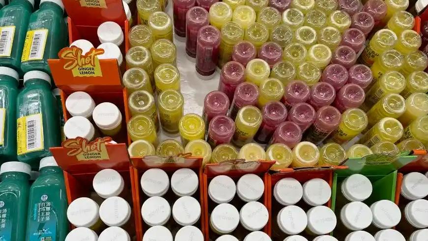 姜黄饮作为“抗炎养生”新宠的现象。近年来，年轻人对健康、养生的关注不断增加，