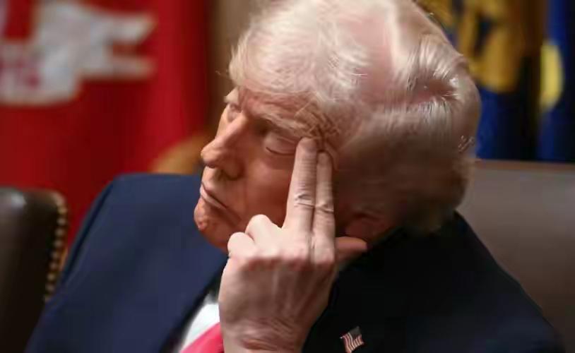 特朗普说过，如果希拉里不能满足克林顿，那么希拉里怎么能满足美国？网友说，只有特