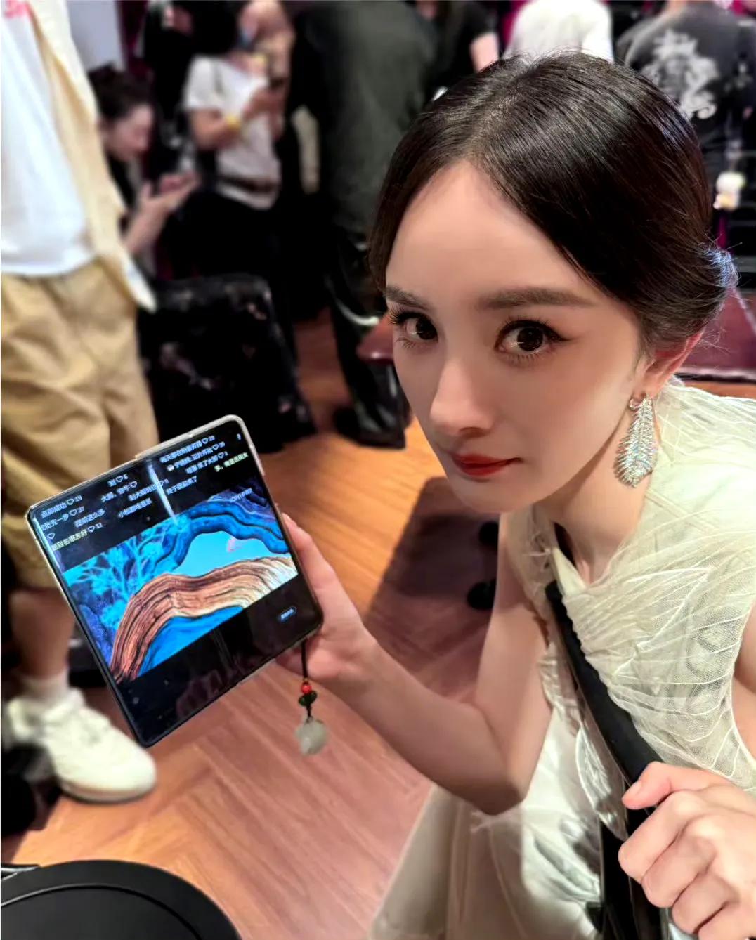 说真的，杨幂和杨紫这俩姑娘，在娱乐圈里算活得特明白的。别人都在比流量拼热度
