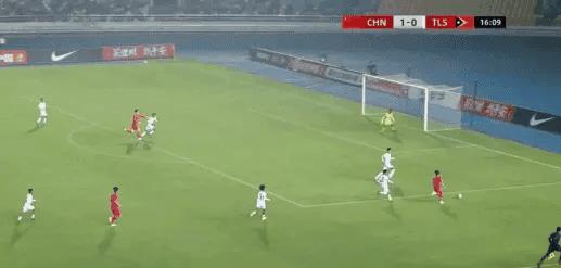 国少09面对东帝汶真的有点像大人踢小孩儿，说实话这支国少的球员真的是挺有特点的，