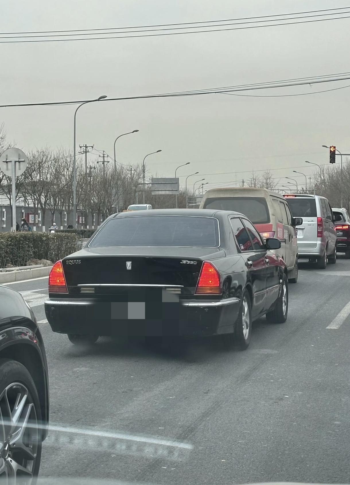 “高丽奔”这三个字真的很难绷，后面很像克莱斯勒LHS。现代汽车的当年高端品牌。现