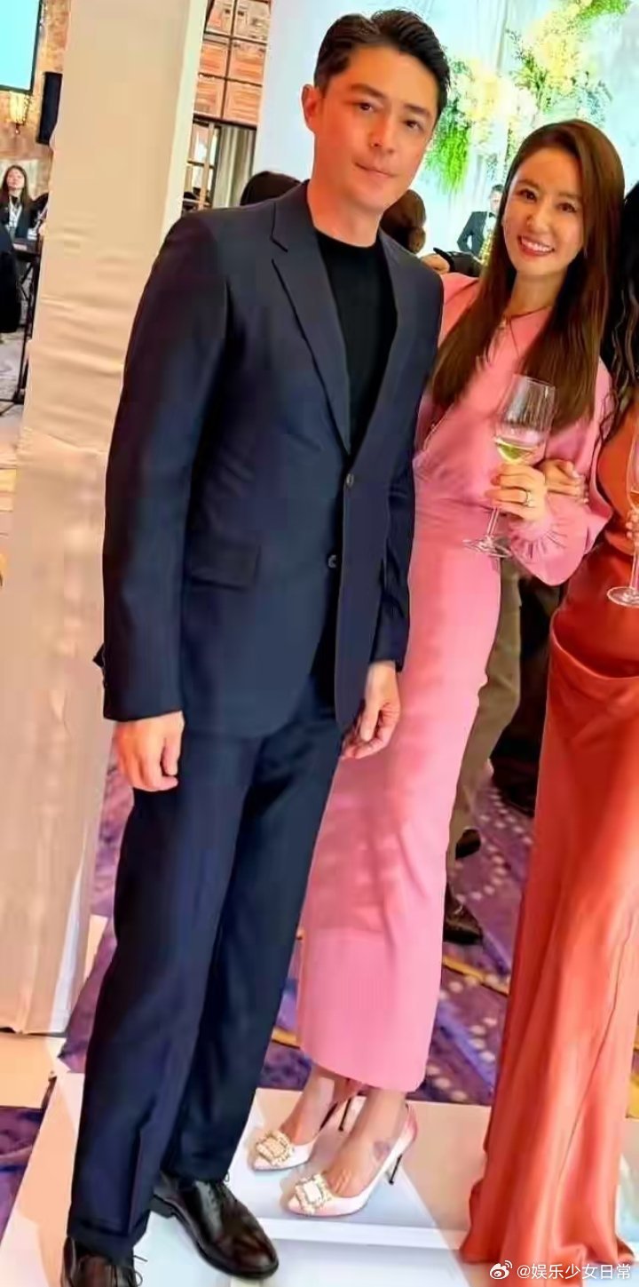 林心如怎么受得了霍建华这条牛仔裤“婚前沉默寡言，婚后陪逛夜市学做饭，霍建华把牛仔