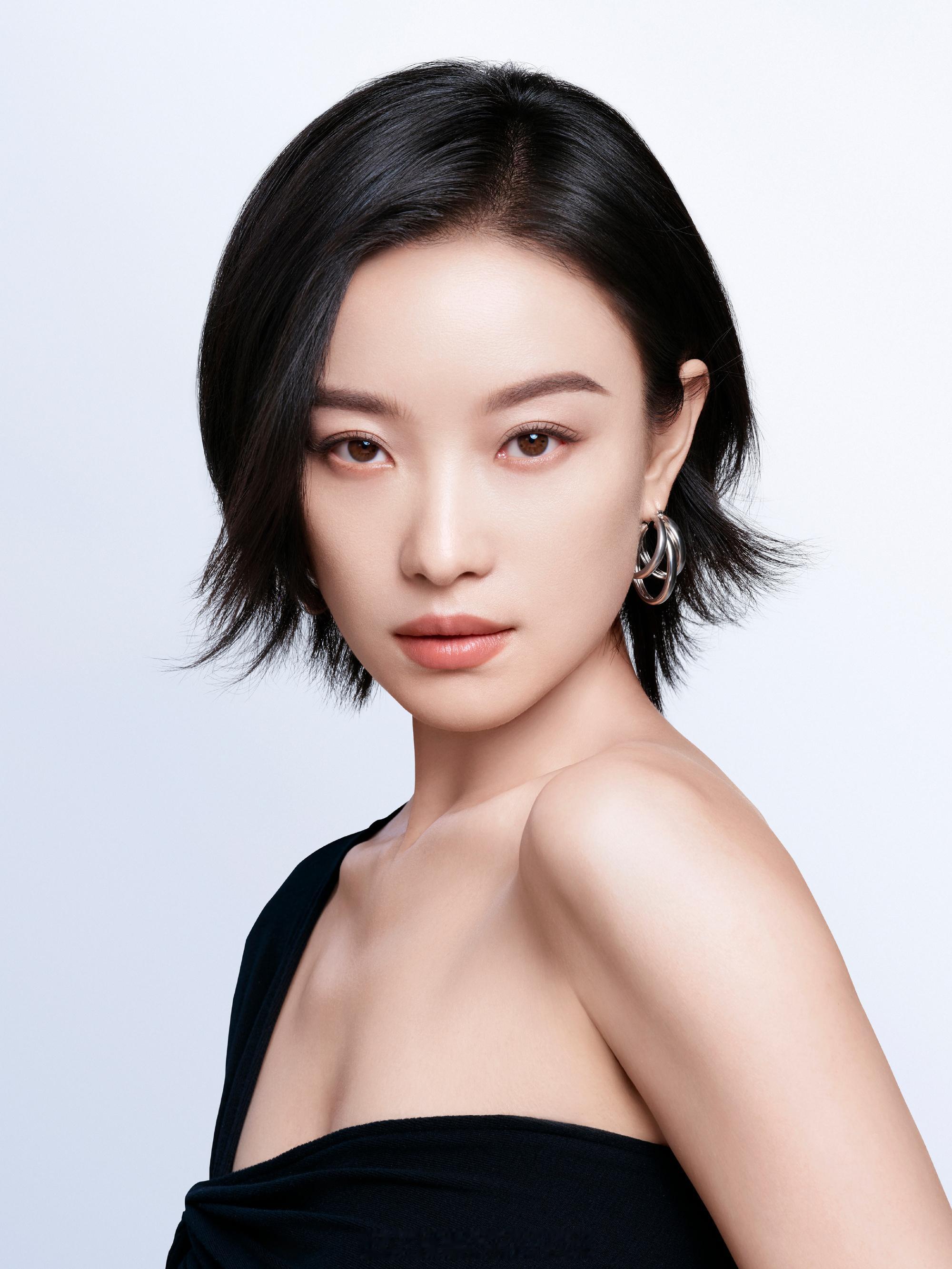 盘点85花的美妆代言～杨幂：雅诗兰黛全球代言人（2017.02.20）刘亦菲：资