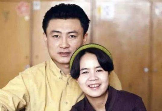 金龟子女儿大婚，但大家更关心这3个问题：1.王宁当年是怎么看上金龟子的？毕竟