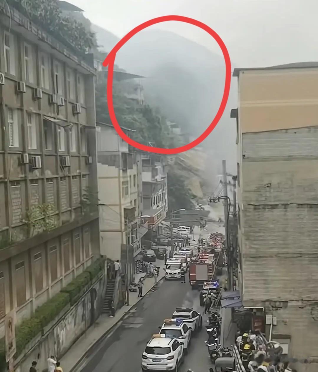 重庆山体坍塌，最让人脊背发凉的地方，不是天灾本身，而是"人祸"的缝隙里透出