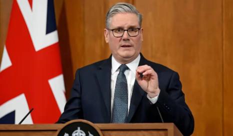 英国终于有脊梁了今天凌晨，有记者故意刁难似的问斯塔默：特朗普都放话了，说美