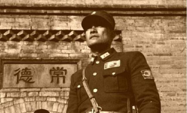 蒋校长置各方说情而不顾，执意要枪毙弃常德而逃的74军副军长、57师师长余程万。7