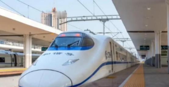 中国为什么执意要发展高铁，而不是廉价航空？因为中国在做一个赌注，赌得就是你用电，