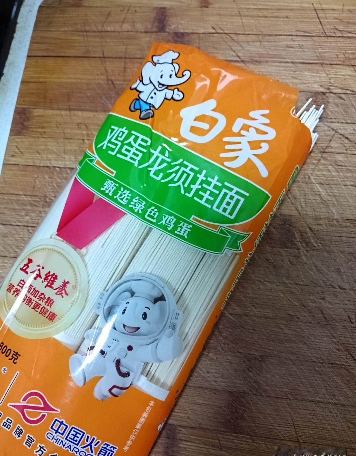 跑了5单外卖，一分钱没挣到，反倒欠了平台26块钱。这事就发生在一位气喘吁吁的骑