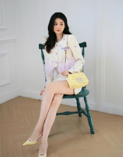 乔欣举手投足间都散发着无限魅力​​​