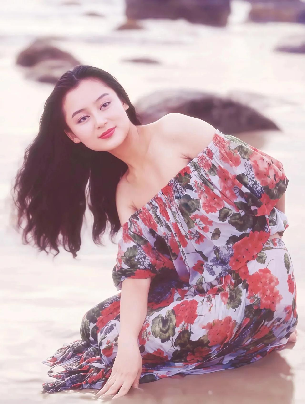 陈红的颜值真是方脸天花板了，长得太标准了，三庭五眼比例很好。#陈红#