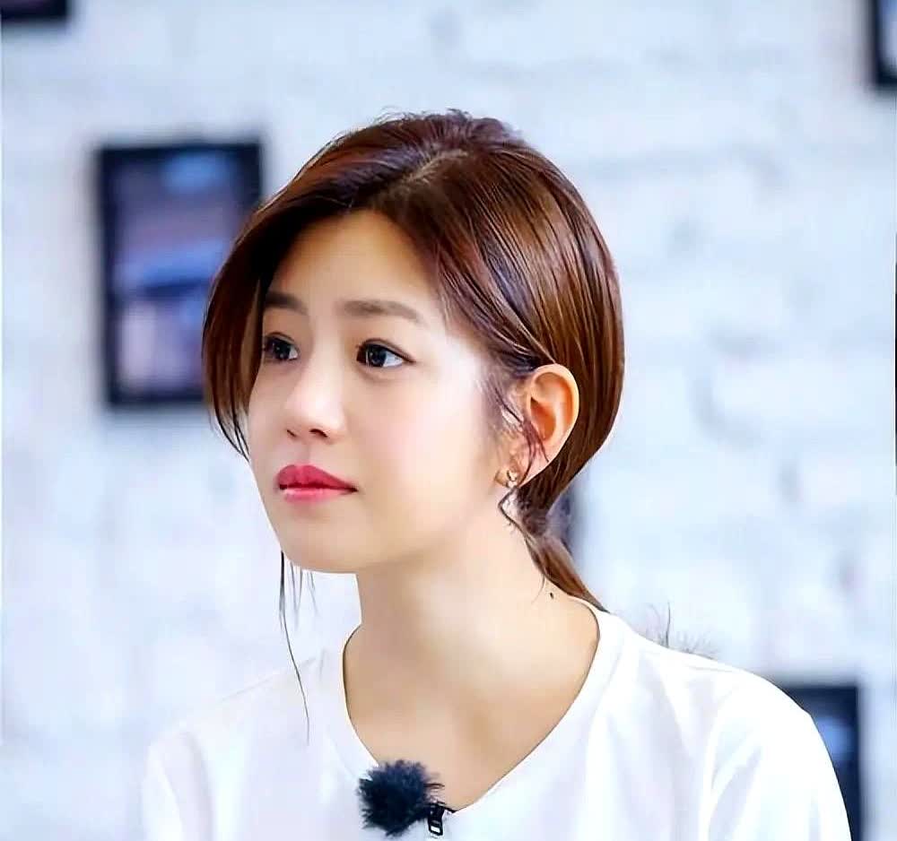 陈晓和陈妍希离婚的原因总算是弄清楚了。这事儿其实没什么复杂的。简