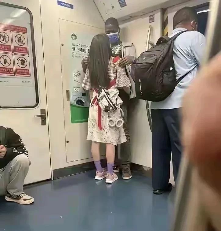 广州向来是一座开放包容且活力满满的城市。黑人在广州的存在同样是这座城市国际化的一