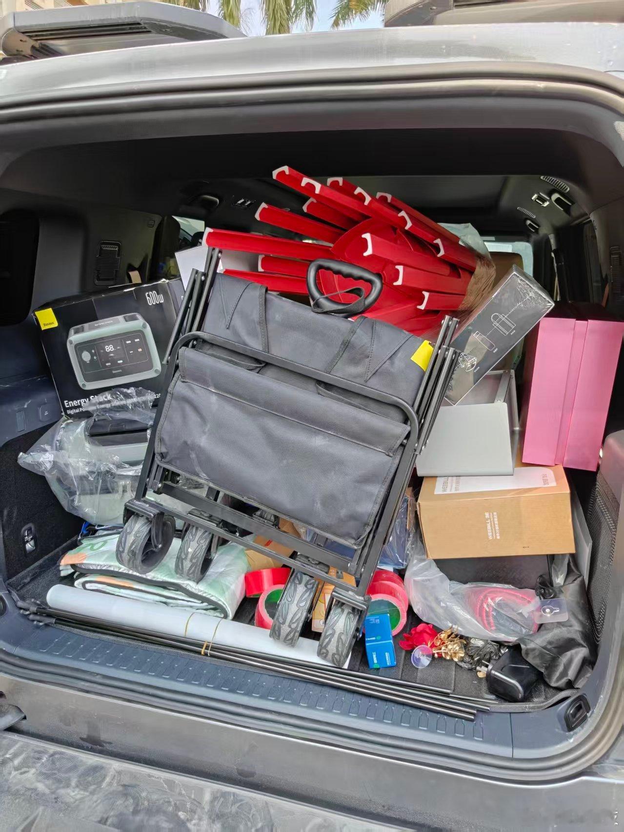 最近我开始慢慢搬家了，豹5第二排放倒简直就是一个大型小货车，我的两台电视、一堆又