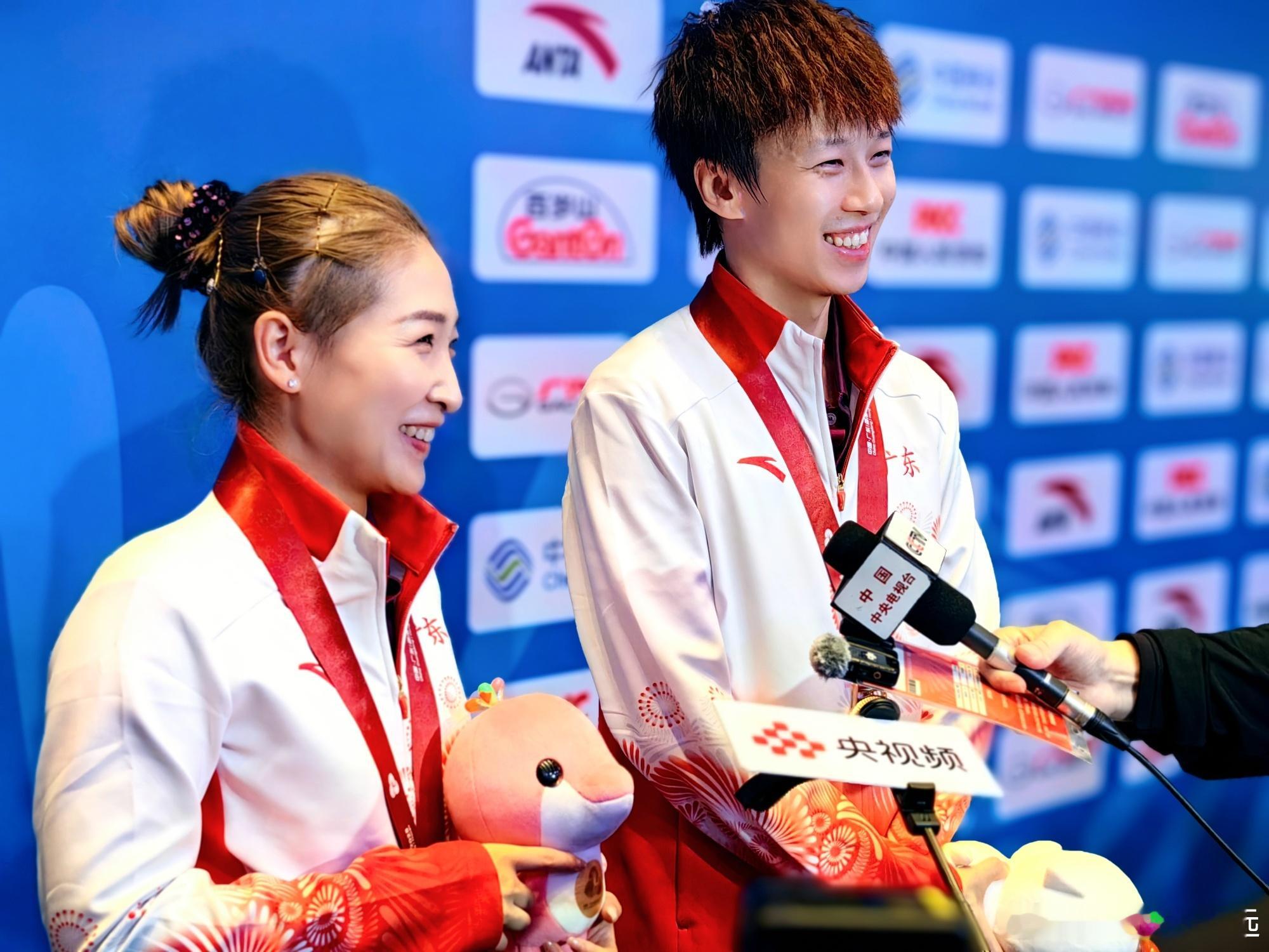 长得好看牙齿也好看的人就得多笑（每次看到林高远的笑容我才懂得什么叫“你的笑