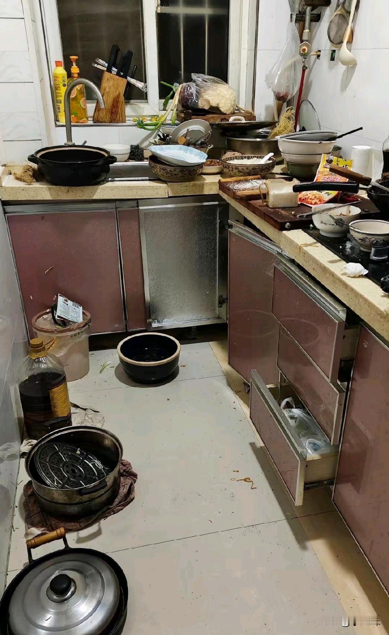 做一个人做吃，一群人吃，吃完还得自己洗，这是大部分家庭主妇的苦恼吧