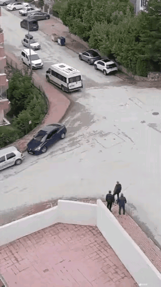 啥情况，有矛盾？