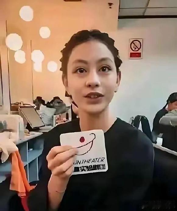 刘烨安娜女儿霓娜近照家人们，今天咱就来聊聊刘烨和安娜那个可爱到爆的女儿霓娜的近照