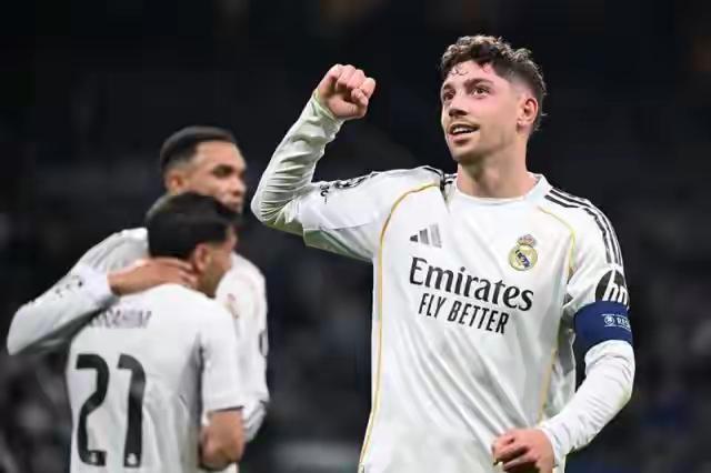 欧冠现行赛制太残暴了！淘汰赛首轮首回合，皇马3-0曼城、大巴黎5-2切尔西，两