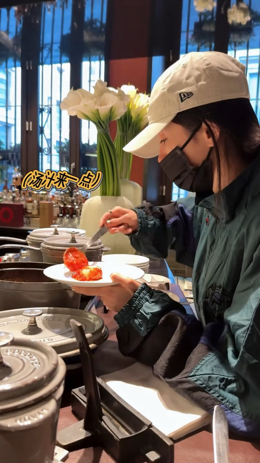 喜欢吃软软的溏心蛋，喜欢吃berry，喜欢吃一些小甜品、还有披萨，大口嗦粉中国胃