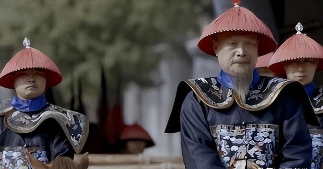 1881年，左宗棠赴任两江总督，派差官与地方交接关防。江宁藩司因差官办事粗莽向左