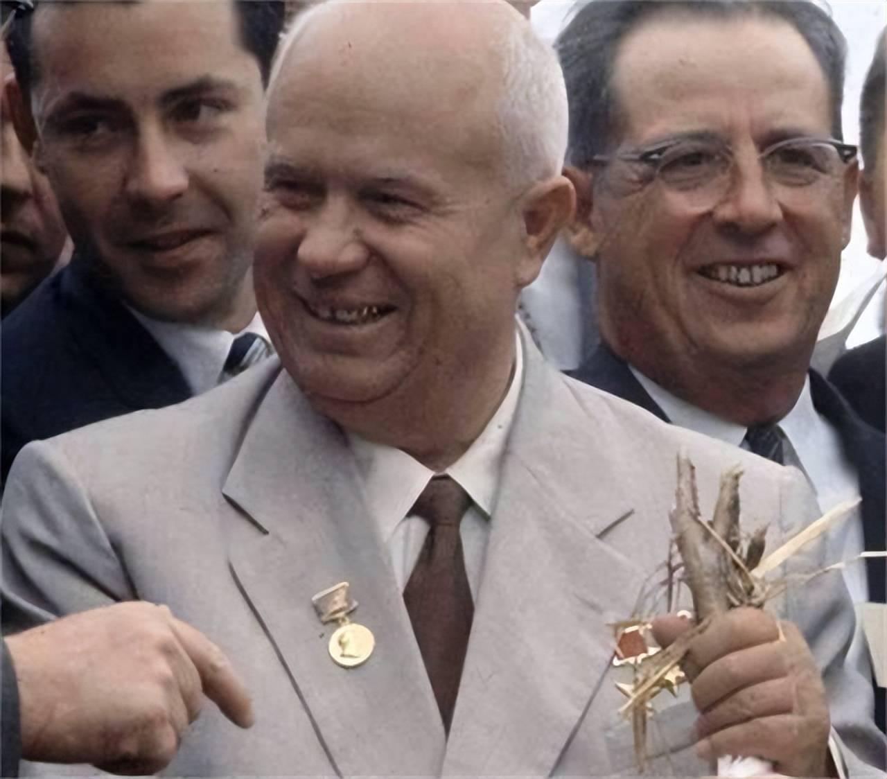 赫鲁晓夫把克里米亚领地划为乌克兰，是导致如今的俄乌战争的根源，这是不少俄罗斯专家