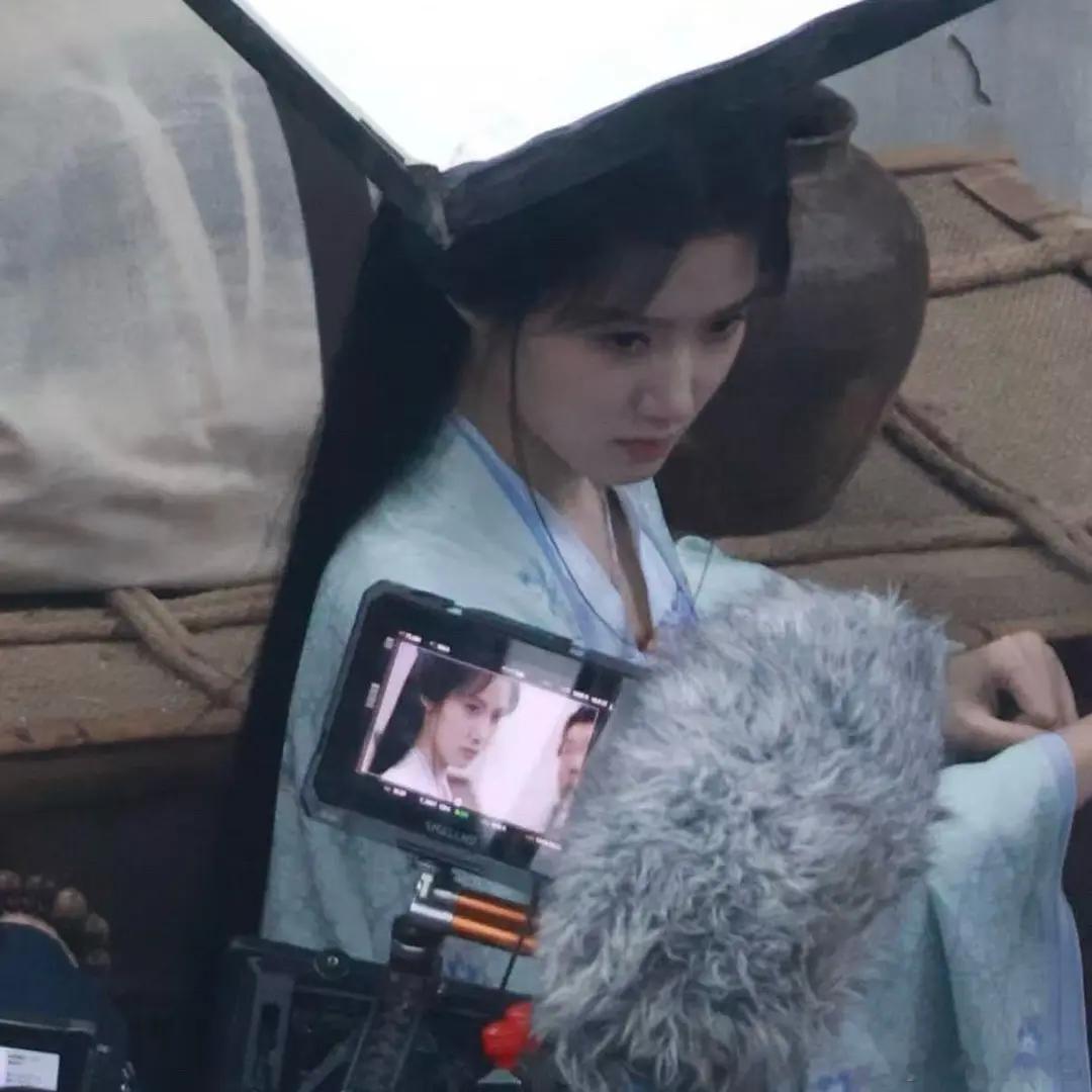 剧里灵路透灵营业灵，卢昱晓最瘦的一部戏了吧