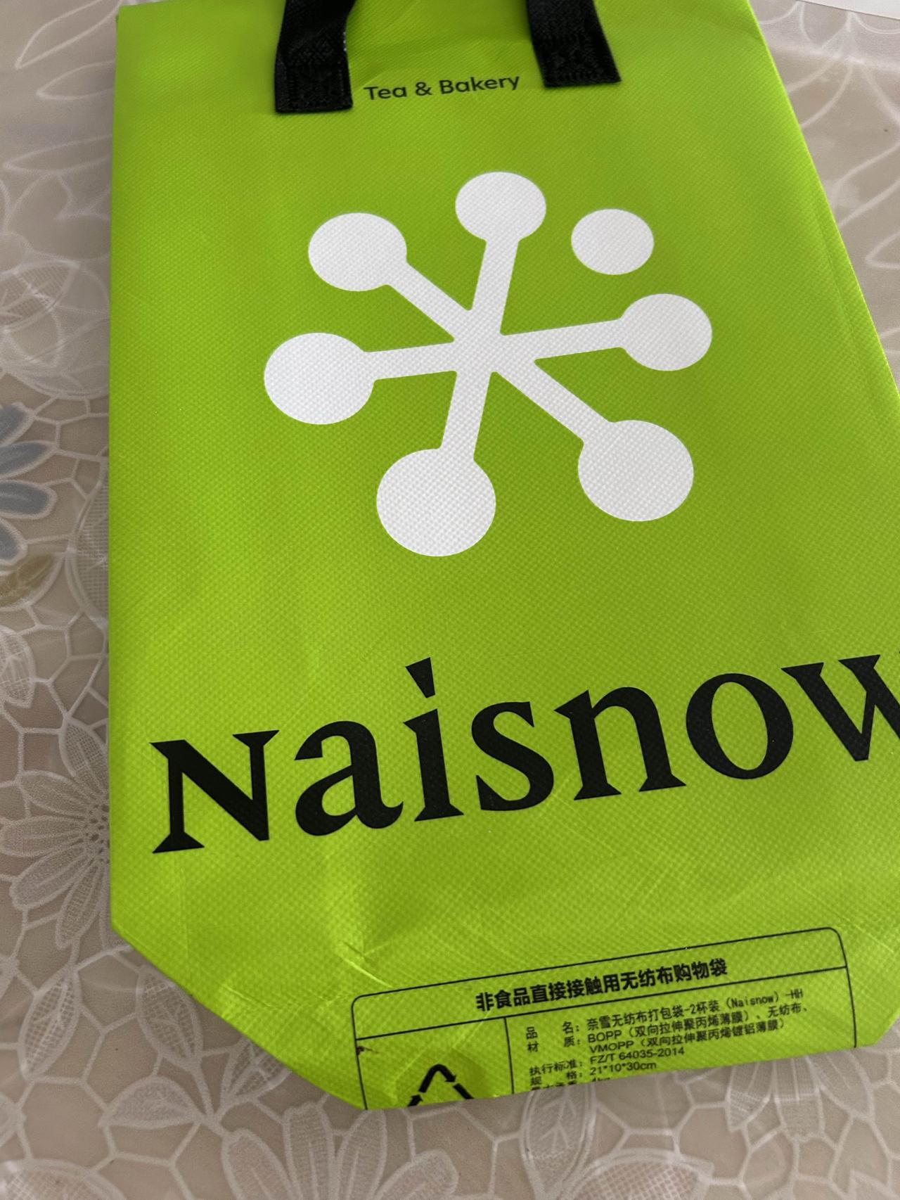 哎，这孩子真是不让人省心。一大早我就收到儿子发来的微信：“妈，你去我房间柜子上