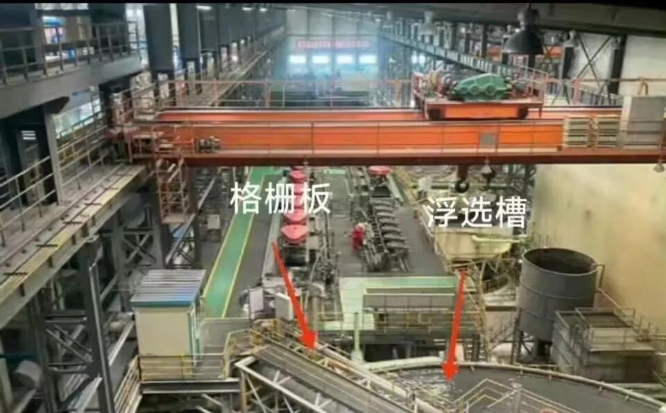 东北大学生溺亡事件的唯一幸存者老师。他是最幸运的，同时也是不幸的。幸运的是他