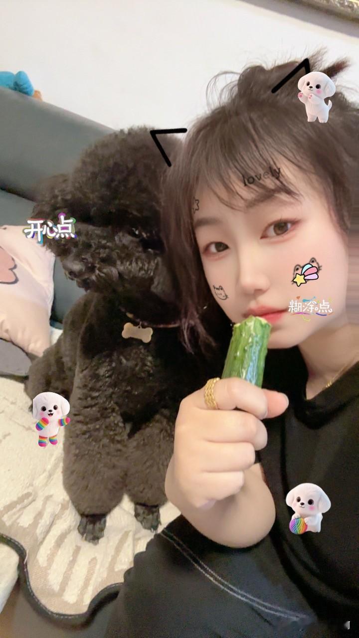 [呲牙笑]我和俺娘拉呱俺娘说：“恁弟弟让我跟你要一样东西。”我说：“什么东西