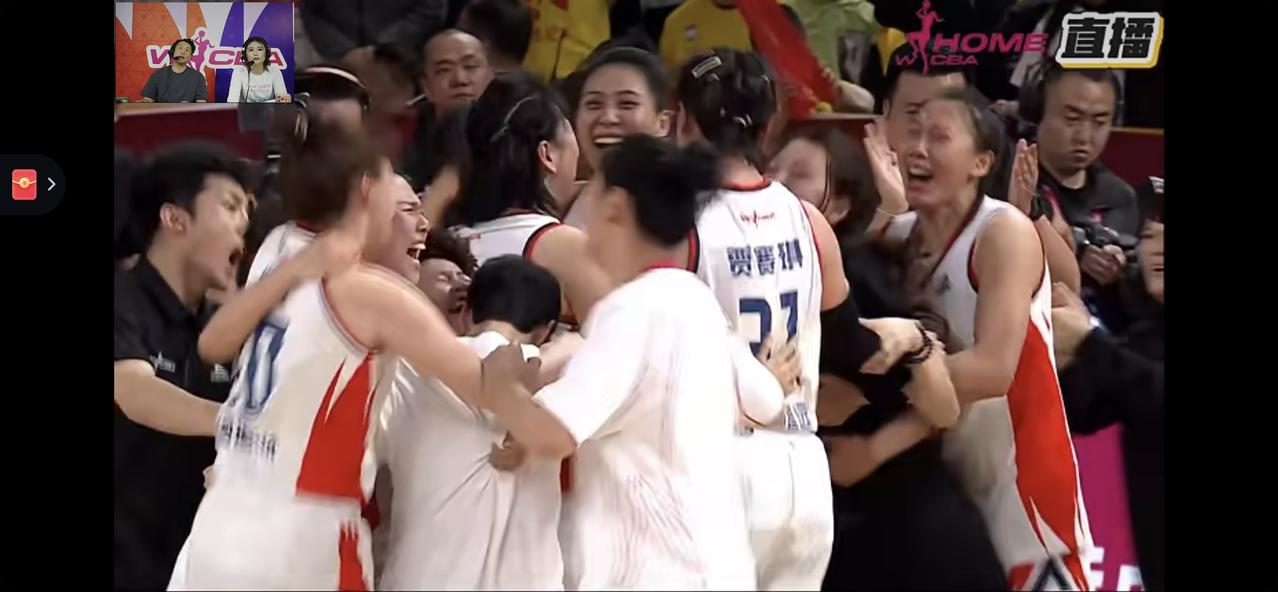 恭喜四川女篮再次夺得WCBA总冠军。就在刚刚，她们在第五战中艰难地战胜了山西女