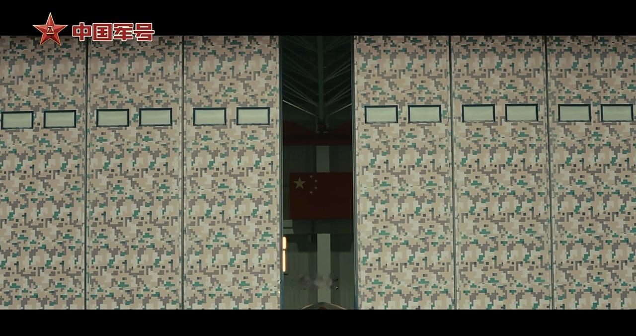 空军说，还有新家伙，这次会是什么呢？估计，大部分的网友，第一反应是，轰-20