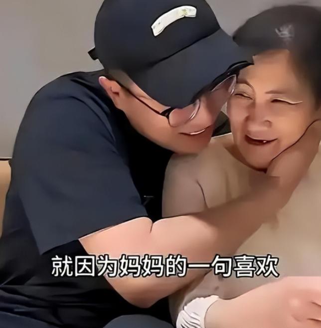 离谱一幕发生在2021年四川！30岁男子与57岁母亲同床就寝，洗澡不回避，称呼母
