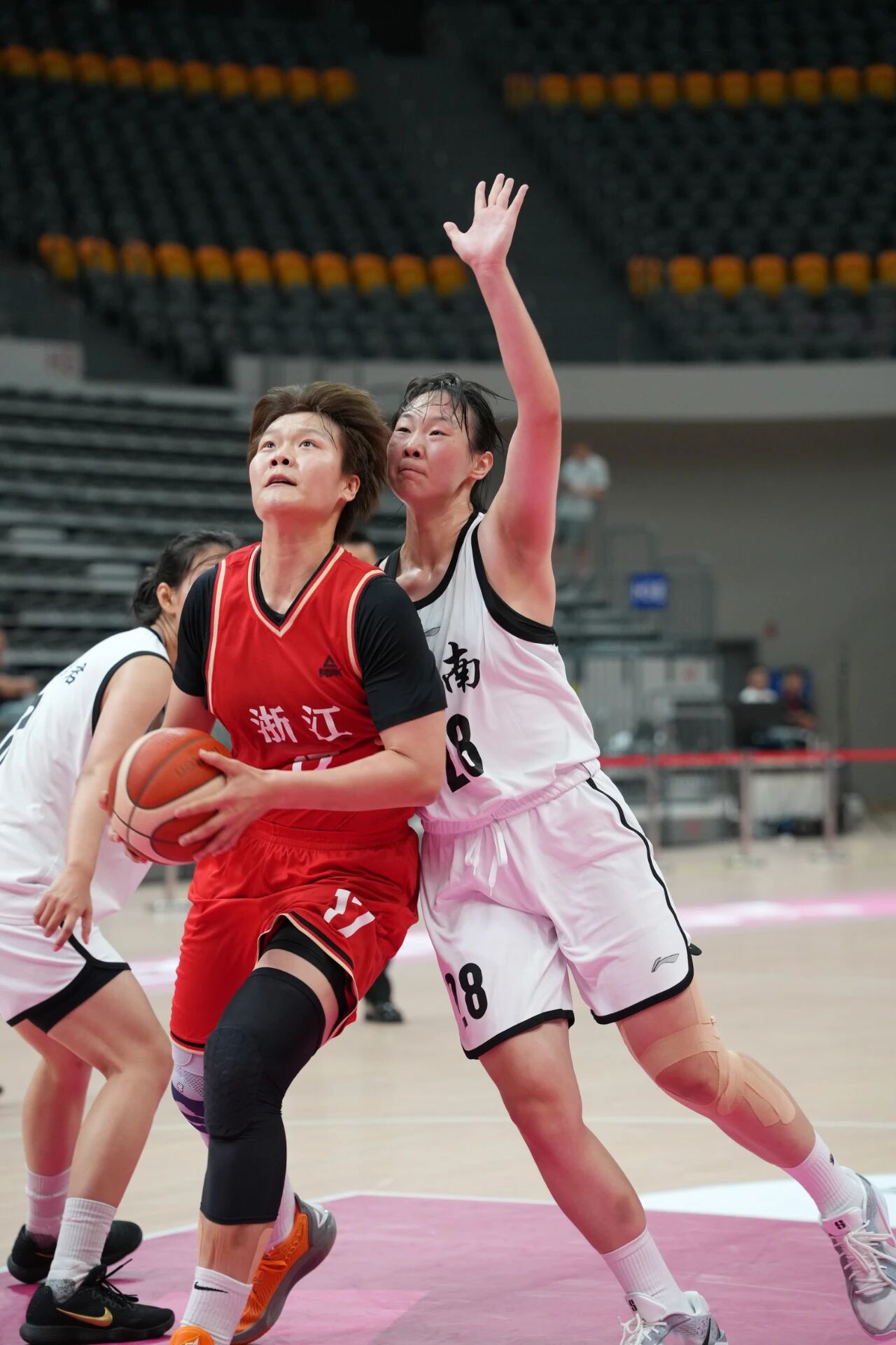 浙江女篮: 球队获得2025全国女子篮球锦标赛第一阶段第一名
