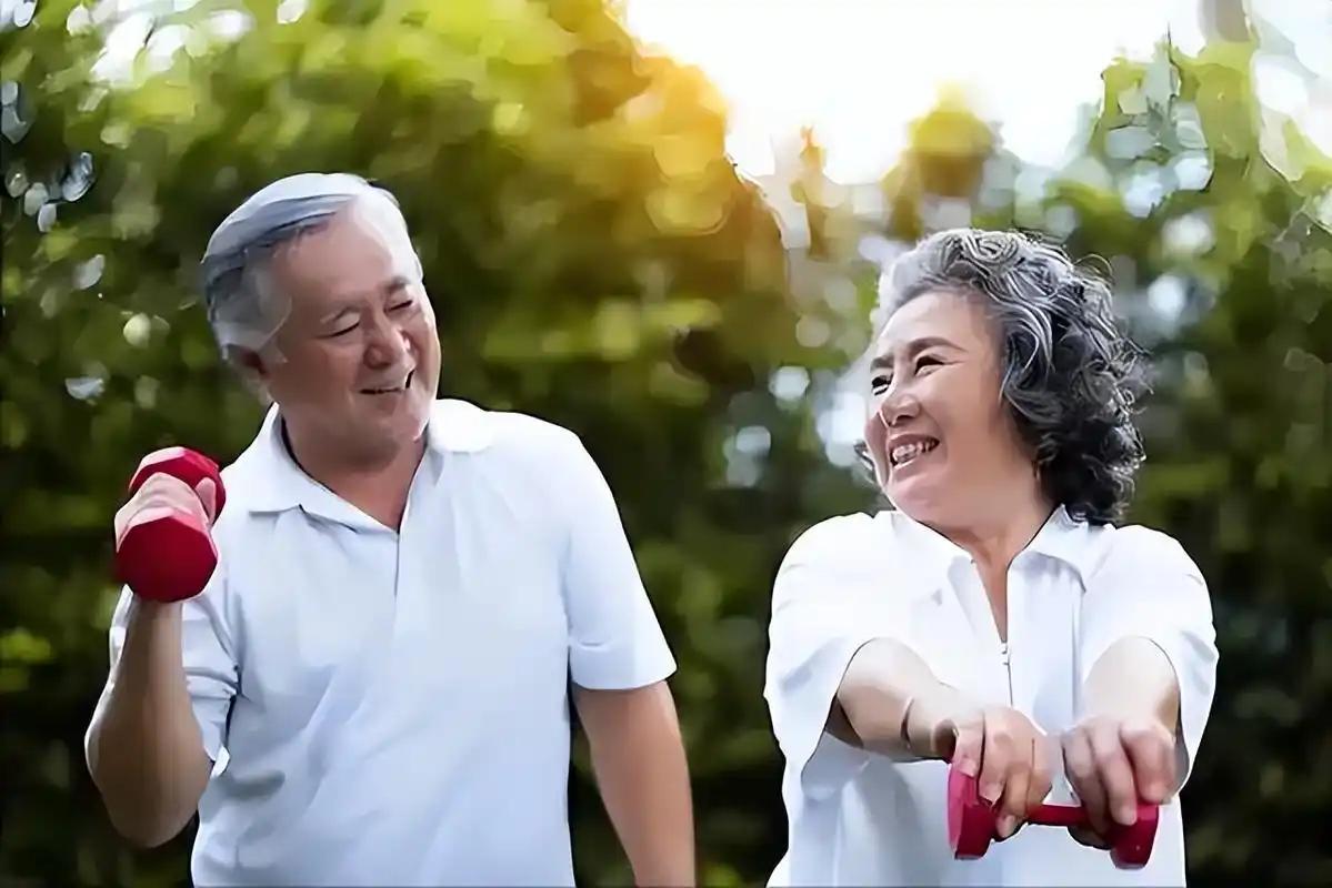 从70岁到79岁是寿命危险期，如果做好4件事情，长寿并不难一过七十岁，身体就