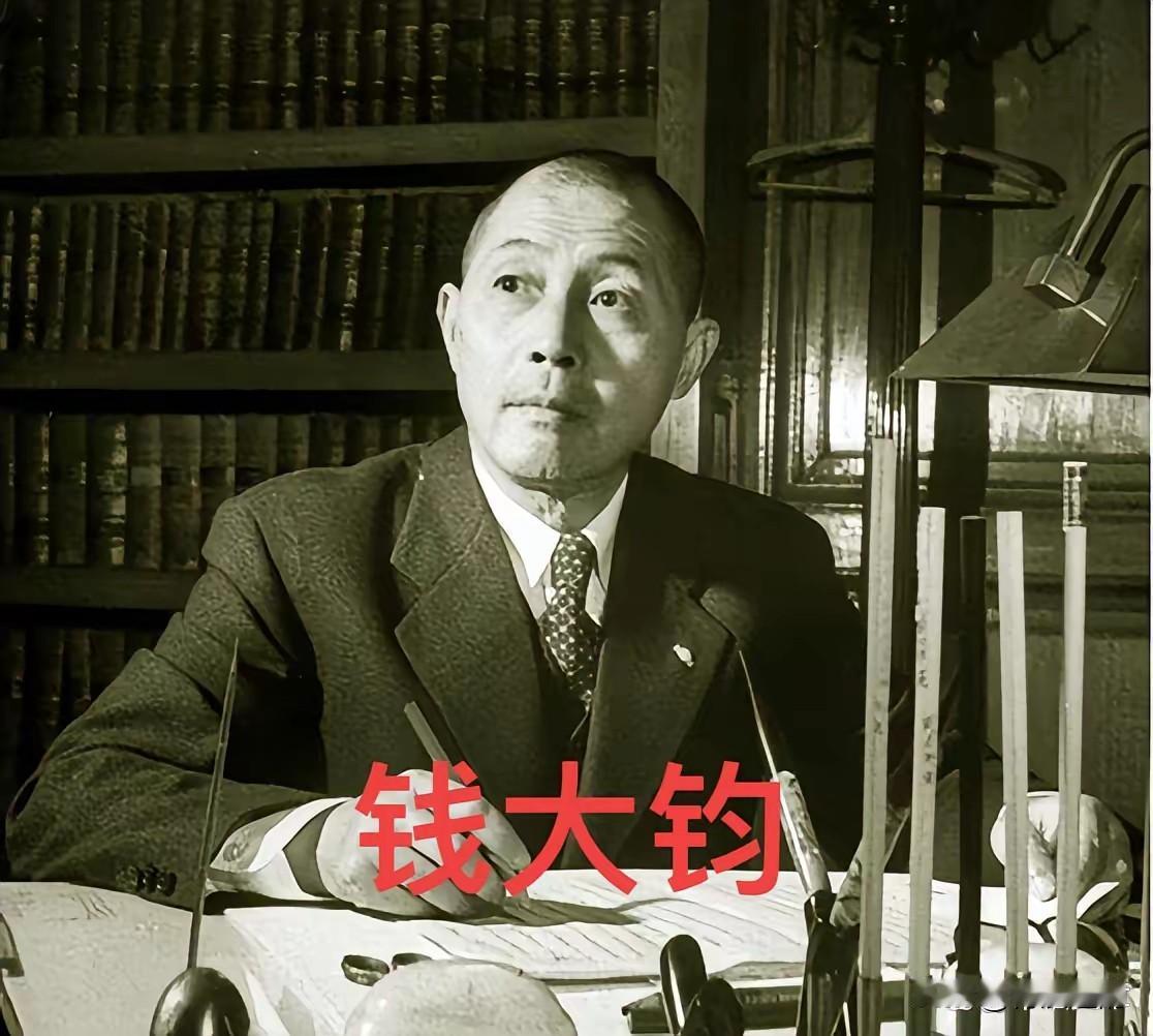 1938年，国军上将钱大钧走进军统湖北站，掏出手枪，当场打死副站长杨若琛，随后盯