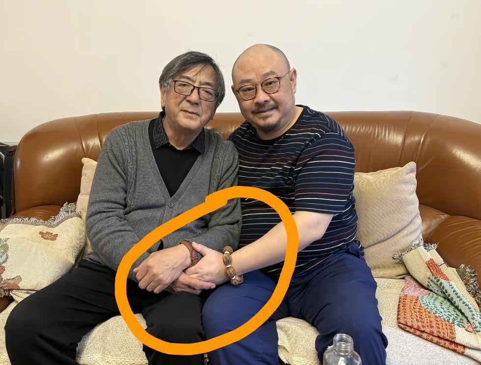刀郎在新疆拜访老师了！这位“老师”的身份可不简单。他叫努斯来提·瓦吉丁，是著