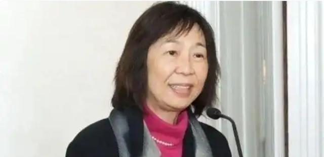 头号反华栏目“美国之音”曾被封禁，结果一看主持人名单，发现竟然一大半全是华裔女性