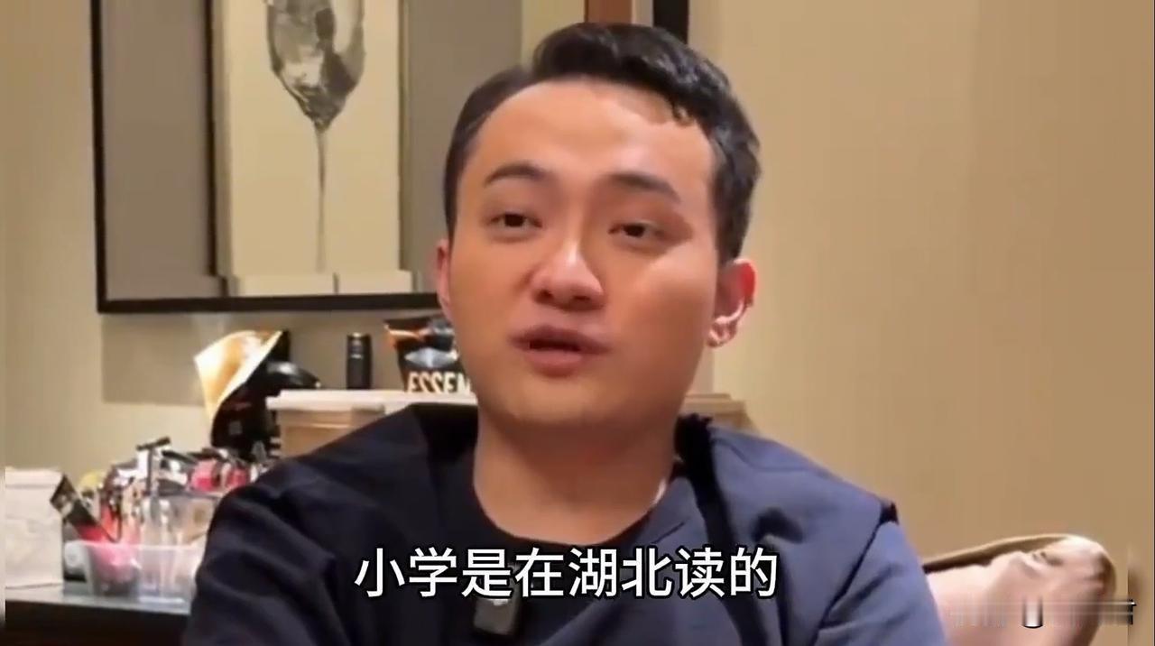 一个冷知识：孙宇晨居然和刘亦菲一样，小学是在武汉读的。今天刚刚去了刘亦菲小时