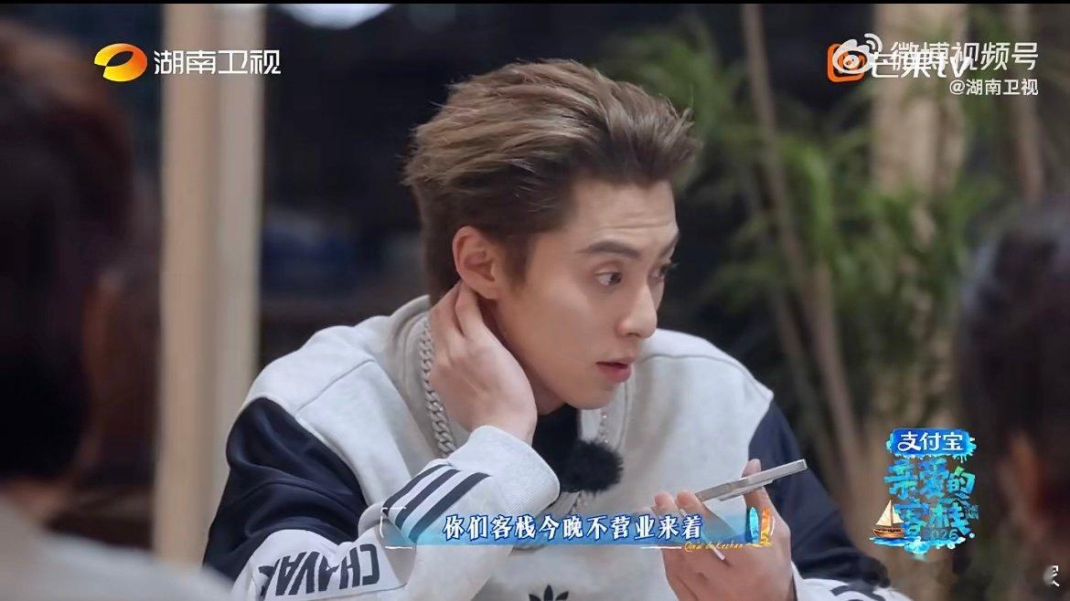 王鹤棣一秒认出白鹿白鹿想给惊喜反被秒破，王鹤棣这反应速度，全是五年老友的默契！