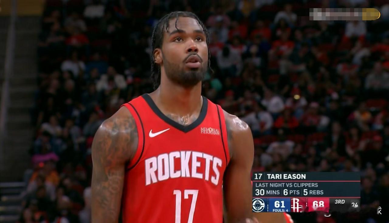 火箭大将伊森真是神一场鬼一场！在今天火箭主场以102：105输给快船的比赛中，伊