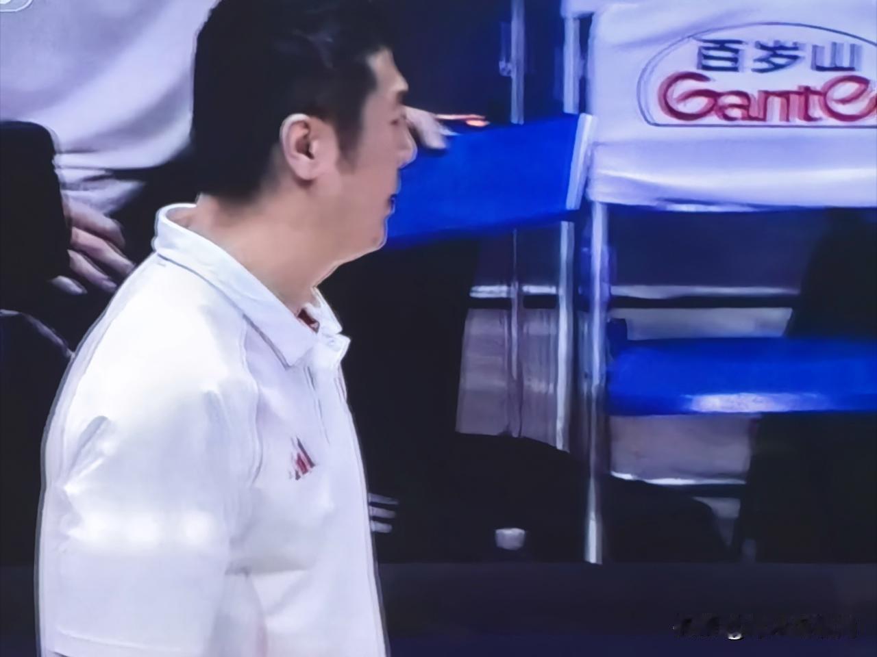 中国女排今晚丢人了，在家门口把冠军丢了，触手可得的奥运门票也被泰国抢走了。全网