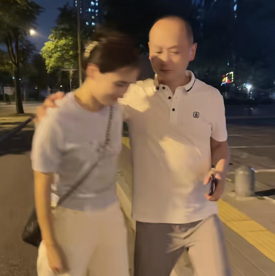2个小时2.6万点赞瑾汐北京找二哥兄妹的眼神骗不了人很多网友看哭了今天