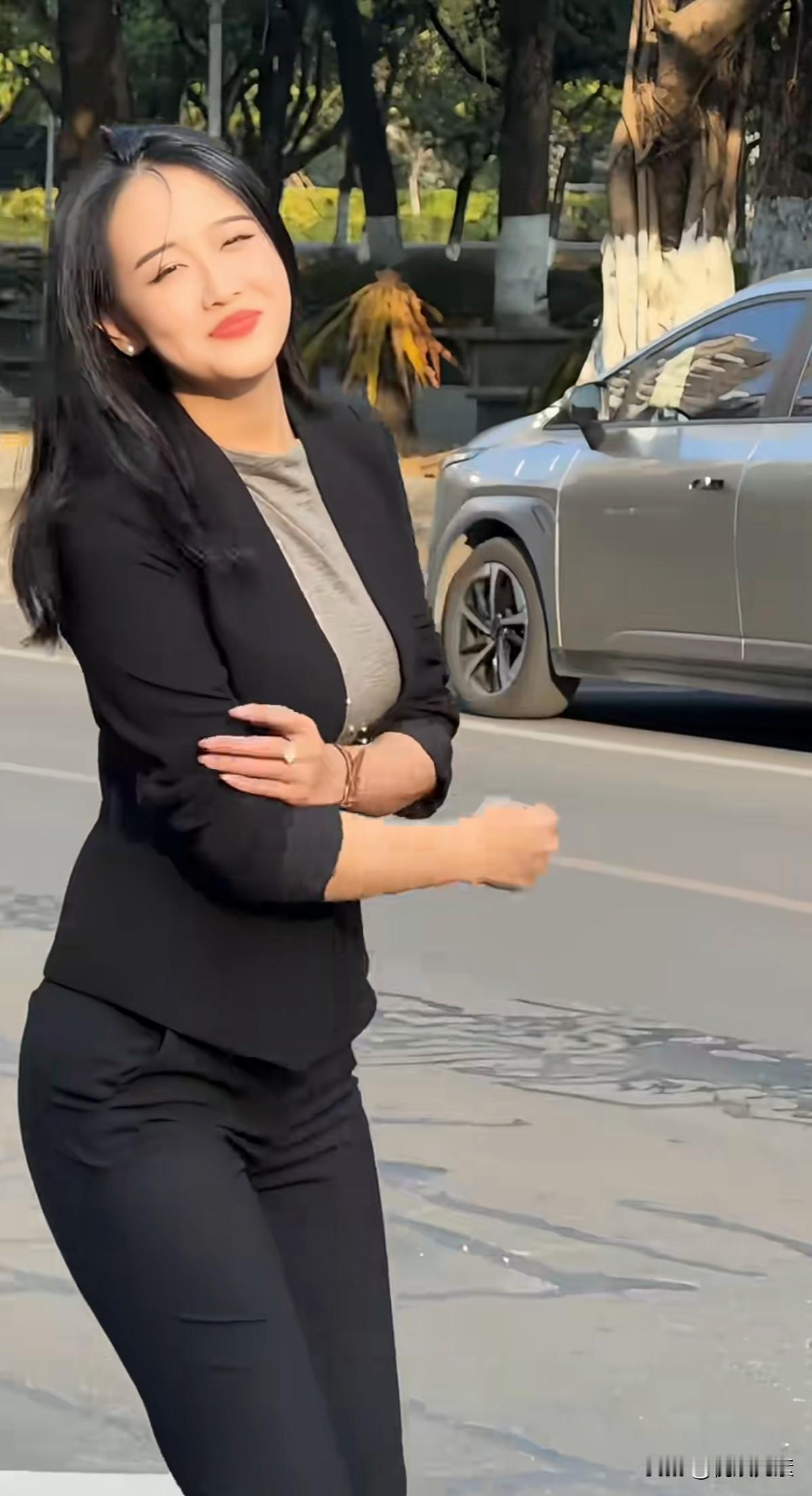 美女的颜值太高了，不输一线顶流明星，50万的彩礼能娶到她吗？