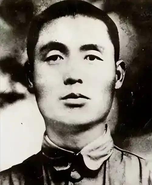 董振堂不牺牲，那八路军很可能就有四个师，而解放军可能真的就有五大野战军。如果是